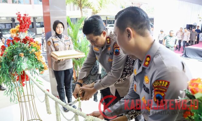 
					Kapolda Jateng Resmikan Gedung Pelayanan Terpadu Polres Batang