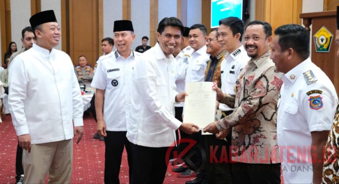 
					Bersama Menteri Nusron Kunjungi Sulawesi Tenggara, Wakil Ketua Komisi II DPR RI: Bahu-membahu Tuntaskan Masalah Pertanahan