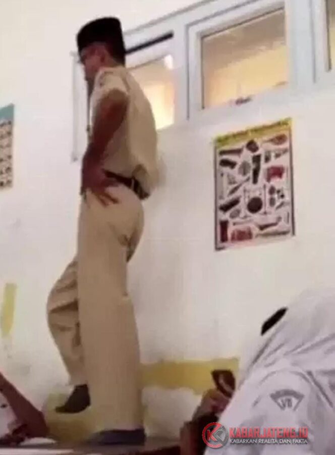 
					Guru SMP di Demak Tendang Siswa Saat Ujian, Polisi Lakukan Penyelidikan