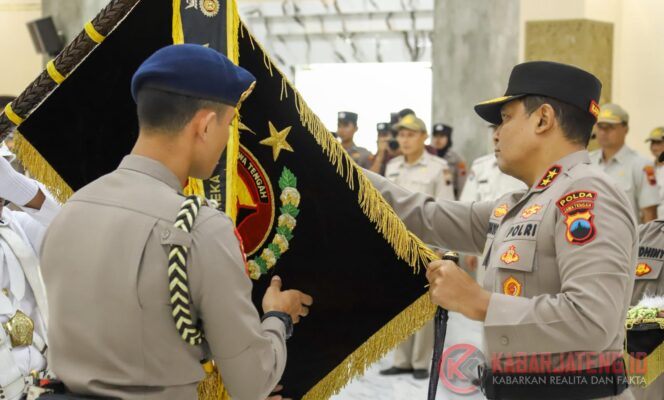 
					Polda Jawa Tengah Gelar Upacara Pencucian Pataka “Maneka Tunggal Dharma” Jelang Hari Bhayangkara ke-79