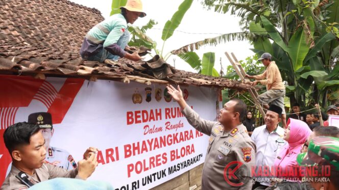 
					Polres Blora Laksanakan Program Bedah Rumah Sambut Hari Bhayangkara ke-79, Tunjukkan Kepedulian Sosial kepada Warga