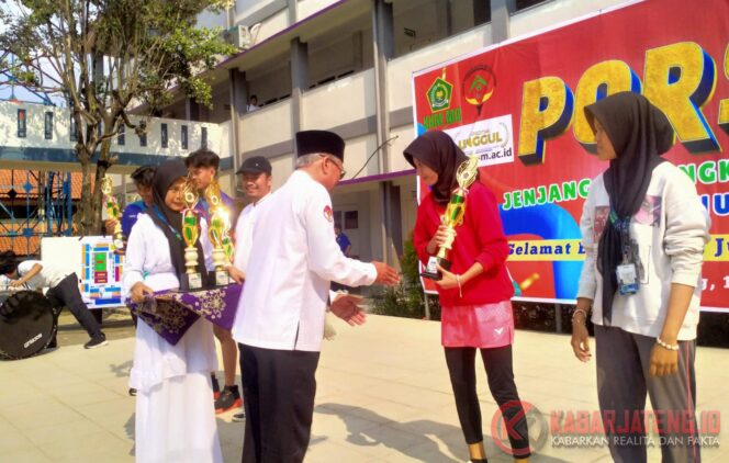 
					Nur Lita Nasucha, Siswi MAK NU 01 Kota Semarang Siap Berlaga di Porseni Jateng