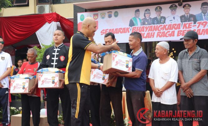
					Sambut Hari Bhayangkara ke-79, Polres Kendal Salurkan Bantuan Sosial kepada Warga Kurang Mampu