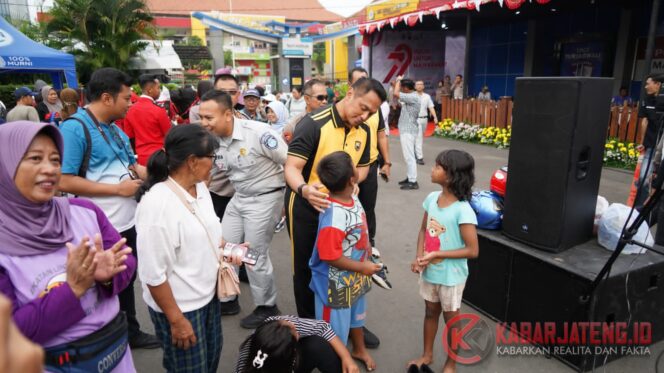
					Polrestabes Semarang Hadirkan Layanan Kepolisian Gratis di CFD Simpang Lima, Ribuan Warga Antusias