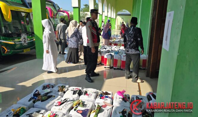 
					Polres Demak Kawal Ketat Transit Jamaah Haji di Gedung IPHI