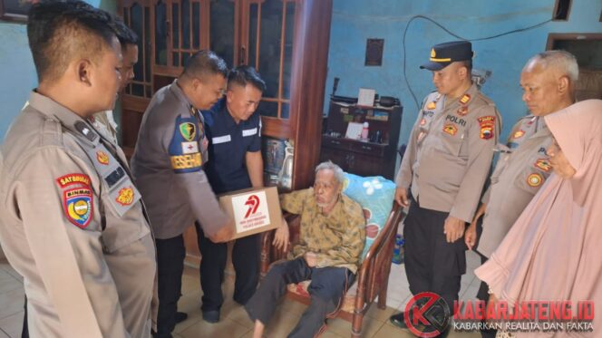 
					Jalin Kedekatan Lintas Generasi, Polres Brebes Sambangi Purnawirawan Jelang Hari Bhayangkara ke-79