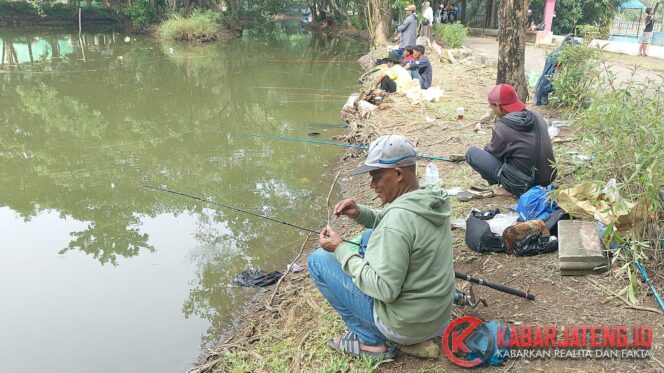 
					Meriahkan Akhir Pekan, Jurnalis Pemerhati Konservasi dan Semarang Zoo Gelar Lomba Mancing dan Senam Pagi