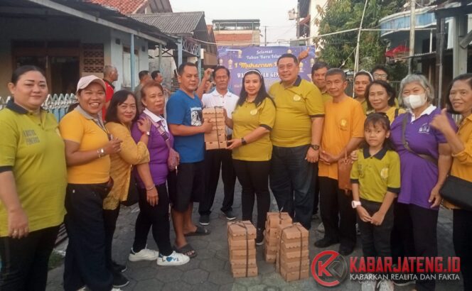 
					GBT KP Semarang Gelar Aksi Sosial, Bagikan 200 Nasi Kotak kepada Warga