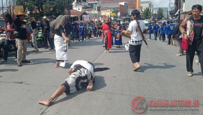 
					Seniman dan Komunitas Brebes Selatan Gelar Aksi Damai Tuntut Kejelasan Pembangunan RTH Bumiayu Asri