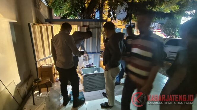 
					Ditemukan 39 Butir Amunisi di Kios Semarang Selatan, Polisi Selidiki Pemiliknya