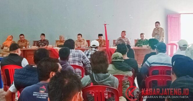 
					Warga Pangebatan Geruduk Kantor Desa, Tuntut Transparansi dan Usut Dugaan Korupsi Dana Desa