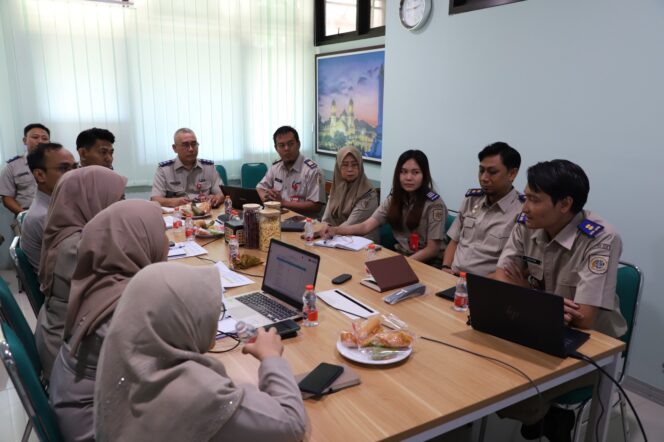 
					Kepala Bagian Tata Usaha Kanwil BPN Provinsi Jawa Tengah, Muchamad Mastur, Pimpin Rapat Bahas Penyerapan Anggaran Tahun 2025