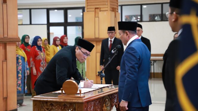 
					Kakanwil BPN Provinsi Jawa Tengah lantik 19 Pejabat Struktural dan Fungsional