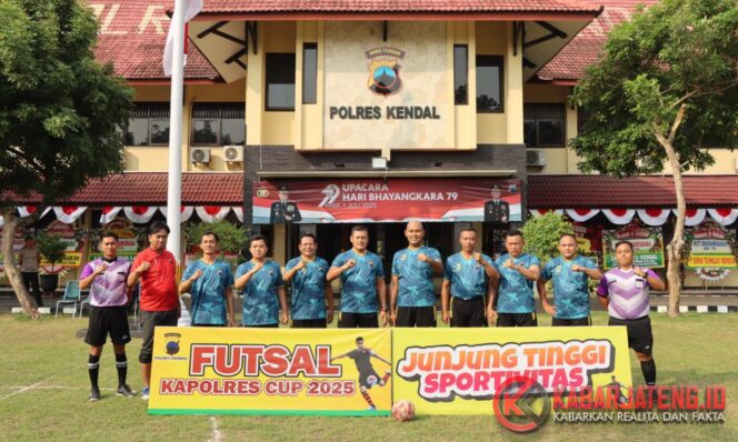 
					Pererat Hubungan, Polres Kendal dan Wartawan Gelar Laga Futsal Persahabatan