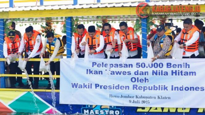 
					Wapres Gibran dan Gubernur Jateng Tebar 50 Ribu Benih Ikan di Waduk Rowo Jombor, Dorong Ekowisata dan Ketahanan Pangan