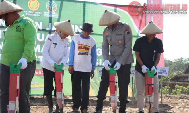 
					Polres Kendal Dorong Kemandirian Pangan Lewat Penanaman Jagung Massal