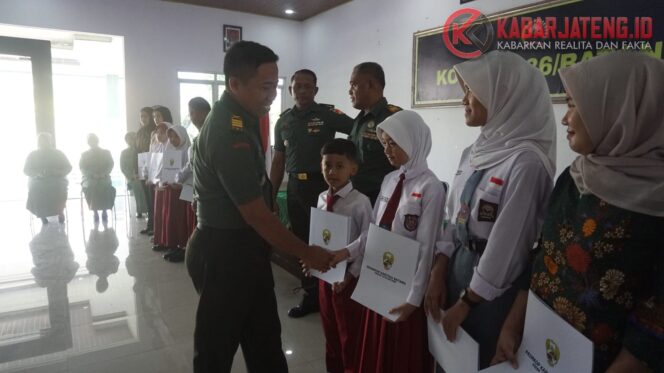 
					49 Anak Prajurit Kodim 0736/Batang Terima Beasiswa Prestasi