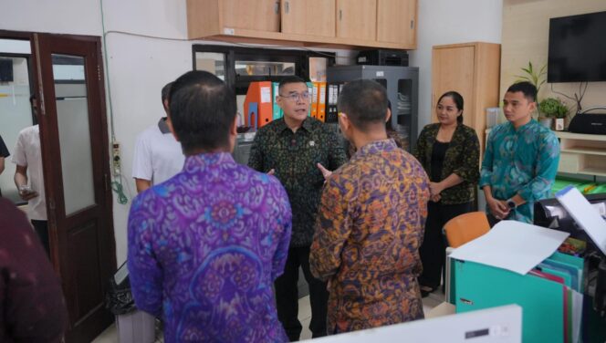 
					Tinjau Kantah Kota Denpasar, Wamen ATR/Waka BPN Tekankan Pentingnya Budaya Melayani