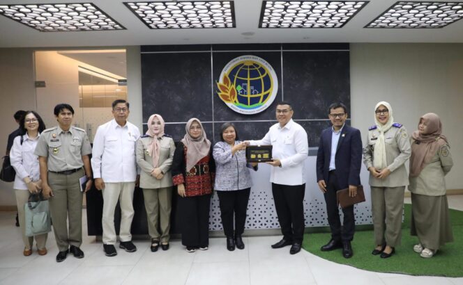 
					Satukan Komitmen Bersama Komnas HAM, Wamen Ossy Dorong Penyelesaian Konflik Agraria Berbasis HAM dengan Pelibatan Multipihak