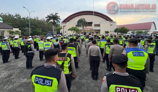 
					Pengesahan Warga Baru PSHT, Polres Semarang Kerahkan Ratusan Personel untuk Pengamanan