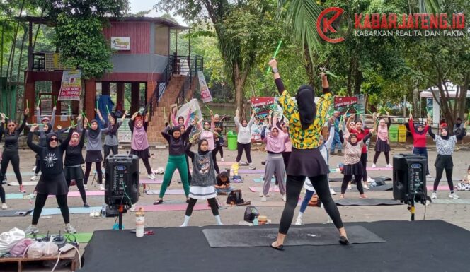 
					Ade Bhakti Ramaikan Kegiatan Senam Pound Fit di Semarang Zoo