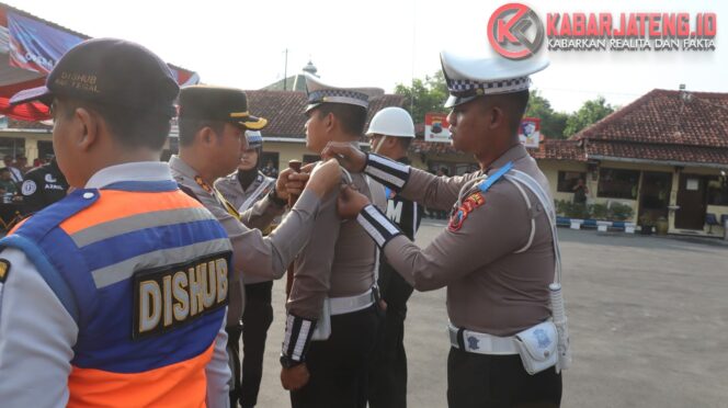 
					Polres Tegal Gelar Apel Operasi Patuh Candi 2025, Wujudkan Budaya Tertib Berlalu Lintas Menuju Indonesia Emas