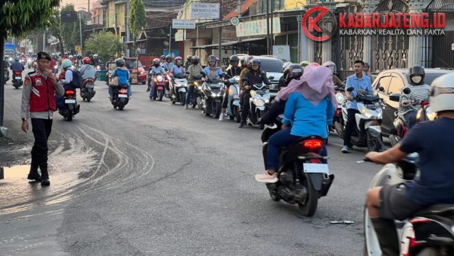 
					Polres Jepara Lakukan Pengaturan Lalu Lintas Pagi, Wujudkan Rasa Aman dan Nyaman Bagi Pengguna Jalan