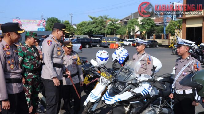 
					Polres Jepara Laksanakan Apel Gelar Pasukan Operasi Patuh Candi 2025, Fokuskan Penindakan Pelanggaran Berisiko Tinggi