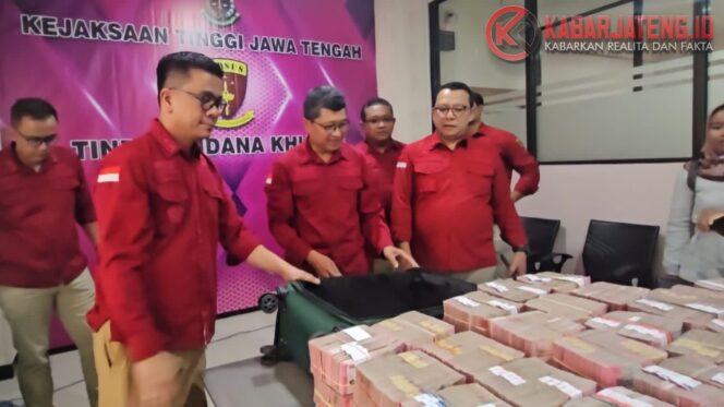 
					Kejati Jateng Sita Uang Rp13 Miliar dalam Penyelidikan Dugaan Korupsi PT CSA