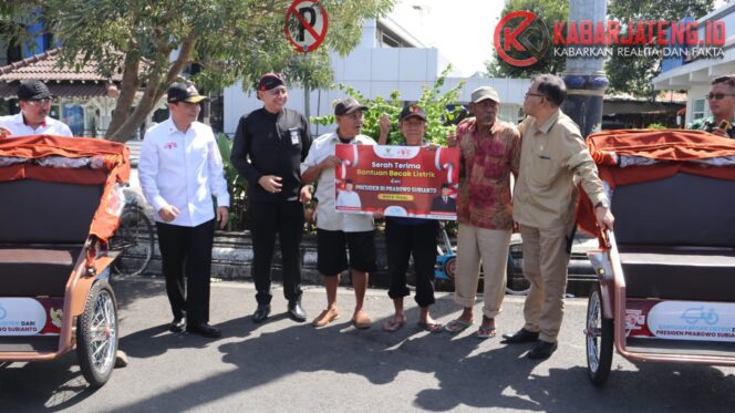 
					Presiden Prabowo Salurkan 25 Becak Listrik untuk Pengayuh Lanjut Usia di Kota Tegal