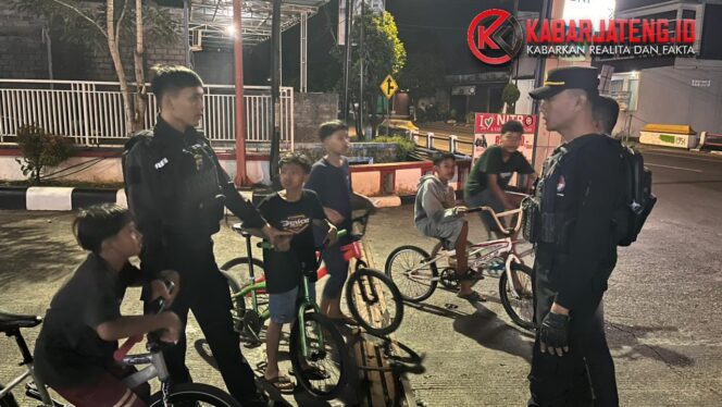 
					Tim Patroli Siraju Polres Jepara Intensifkan Patroli Malam untuk Jaga Keamanan dan Ketertiban