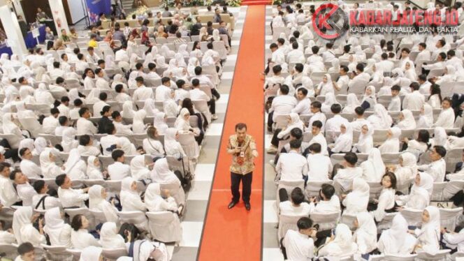 
					Gubernur Jateng Lepas 1.910 Mahasiswa UMK untuk Bantu Verifikasi Data RTLH