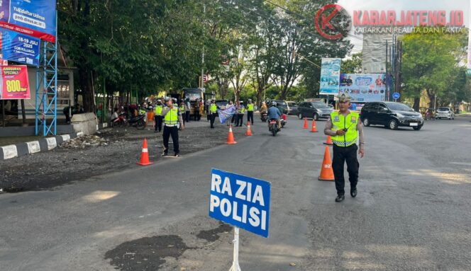 
					Operasi Patuh Candi 2025 di Demak Berakhir, Polres Catat 1.710 Pelanggaran
