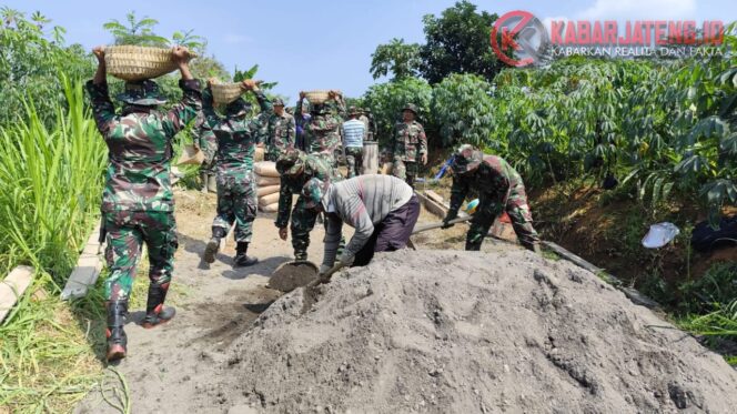
					TMMD Reguler ke-125 Kodim 0722/Kudus Fokus Bangun Jalan Tani untuk Dukung Ketahanan Pangan