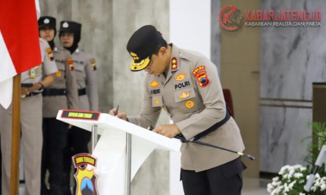 
					Kapolda Jateng Pimpin Sertijab Pejabat Utama dan Kapolres, Dorong Penyegaran Organisasi dan Layanan Publik