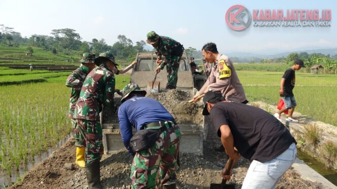 
					TMMD Reguler Kodim 0710/Pekalongan Bangun Jalan dan Harapan Baru di Windurojo