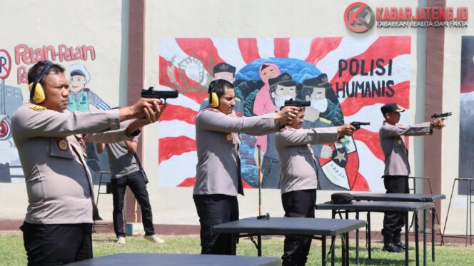 
					Asah Kemampuan Personel, Polres Jepara Gelar Latihan Menembak Rutin