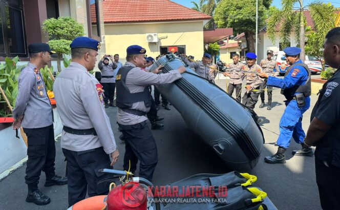 
					Polres Jepara Gelar Pelatihan Tingkatkan Kemampuan Teknis Polisi Perairan