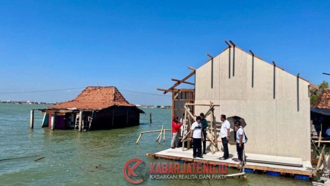 
					Rumah Apung Mulai Didirikan di Timbulsloko, Harapan Baru untuk Warga Korban Rob