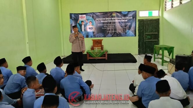 
					Polsek Masaran dan Ponpes Ta’mirul Islam Kolaborasi Cegah Bullying, Bentuk Santri Peduli Sesama