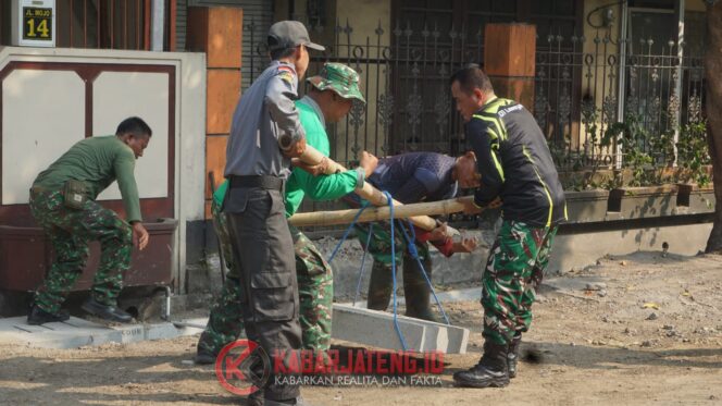 
					TMMD Kodim 0735/Surakarta Genjot Percepatan Perbaikan Saluran Air Bersama TNI-Polri dan Warga