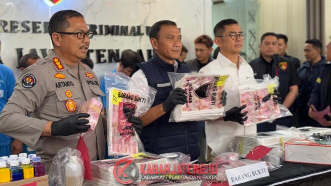 
					Polda Jateng Ungkap Sindikat Uang Palsu, Enam Tersangka Diringkus dan Ribuan Lembar Disita