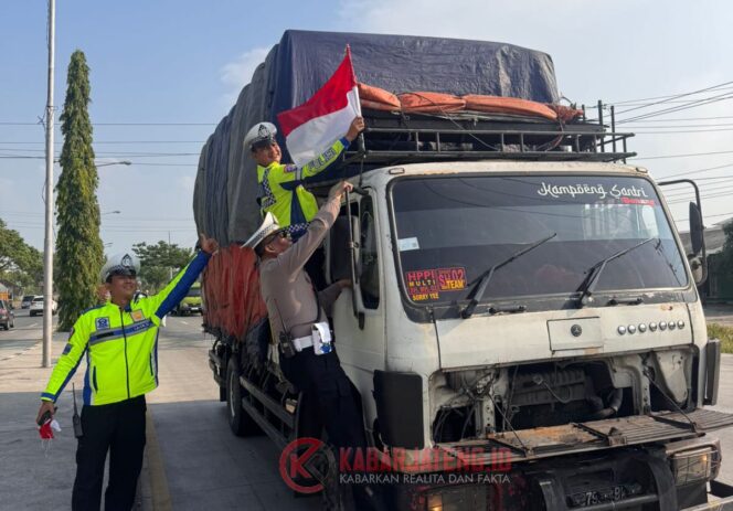 
					Satlantas Polres Demak Gelar Aksi Simpatik, Ajak Warga Kibarkan Merah Putih Sambut HUT RI ke-80