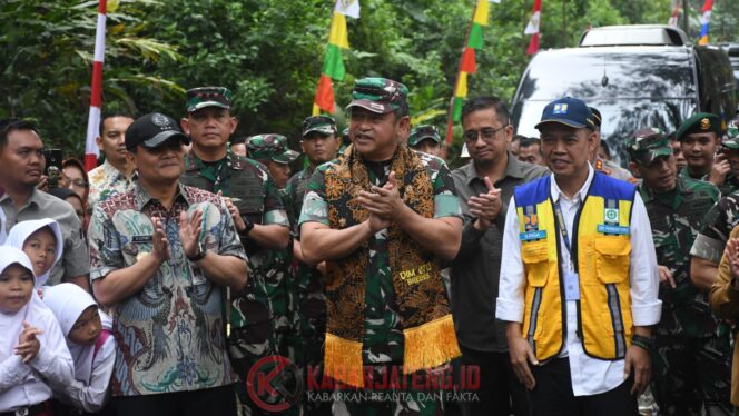
					Pangdam IV/Diponegoro Dampingi Kasad Resmikan Sistem Pengairan Pertanian di Brebes