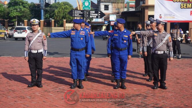 
					Tingkatkan Disiplin dan Sinergi, Polres Jepara Gelar Latihan Baris-Berbaris