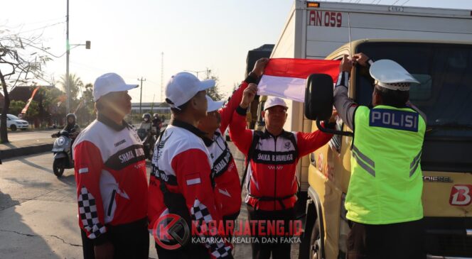 
					Jelang HUT RI ke-80, Satlantas Polres Kendal Warnai Jalan Pantura dengan Nuansa Merah Putih