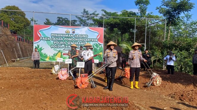 
					Polres Semarang dan Ponpes Tahfidz Daarul Qur’an Ungaran Kolaborasi Tanam Jagung Dukung Ketahanan Pangan