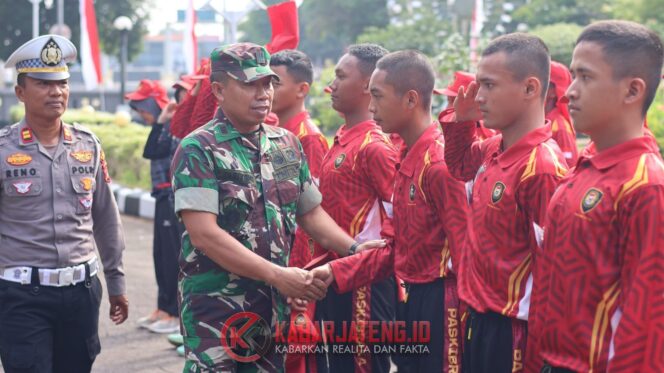 
					Kasdim 0736/Batang Beri Motivasi kepada Paskibraka Jelang HUT ke-80 RI
