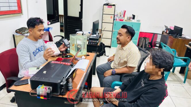 
					Pemuda Kalibagor Diciduk Satresnarkoba Banyumas, Belasan Paket Sabu dan Tembakau Sintetis Diamankan