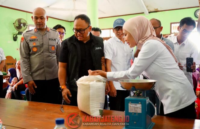 
					Bupati Kendal Salurkan Bantuan Pangan untuk Warga Desa Ngawensari